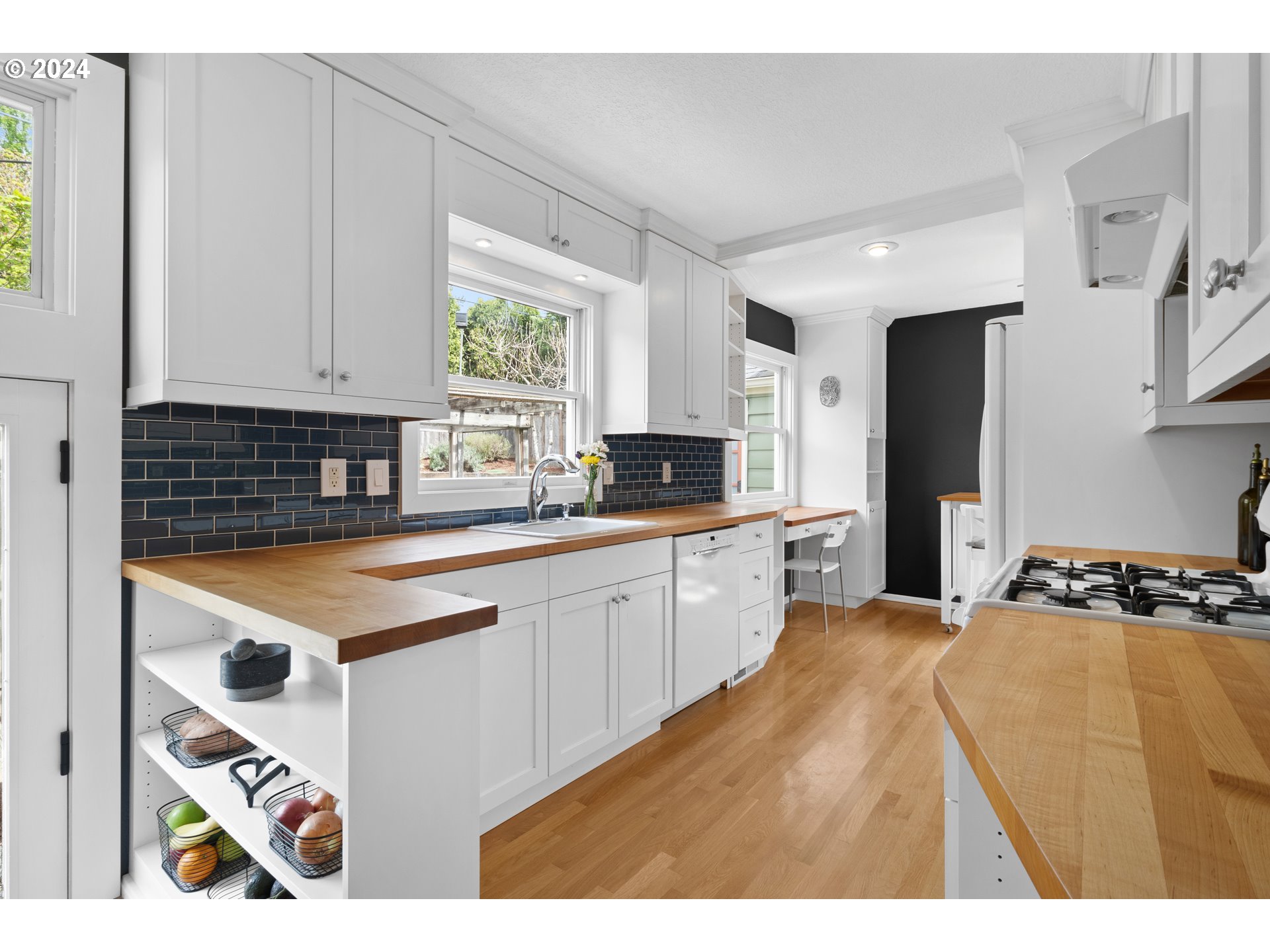 3015 Southwest Flower Terrace Portland, OR 97239 - Photo 10 of 40 Kitchen
