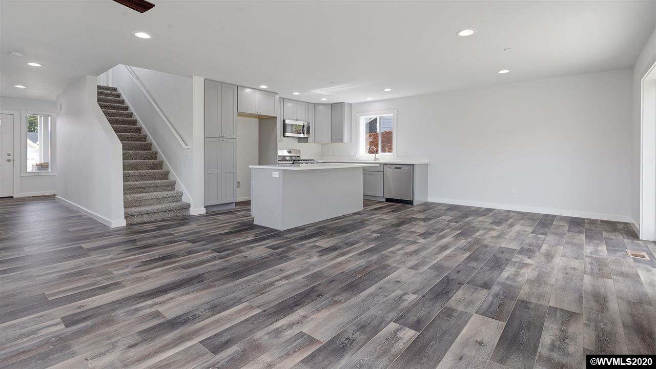 6301 Lakepointe Street Foster, OR 97345 - Photo 13 of 32