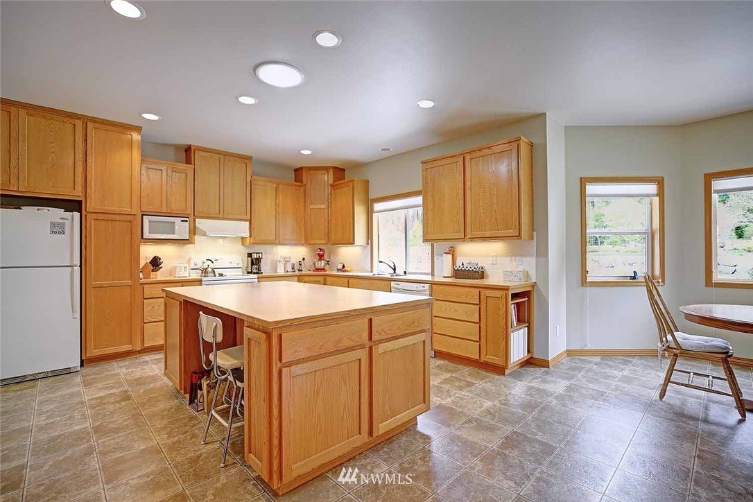 314 South Camano Ridge Road Camano Island, WA 98282 - Photo 9 of 25 Gallery Image 9