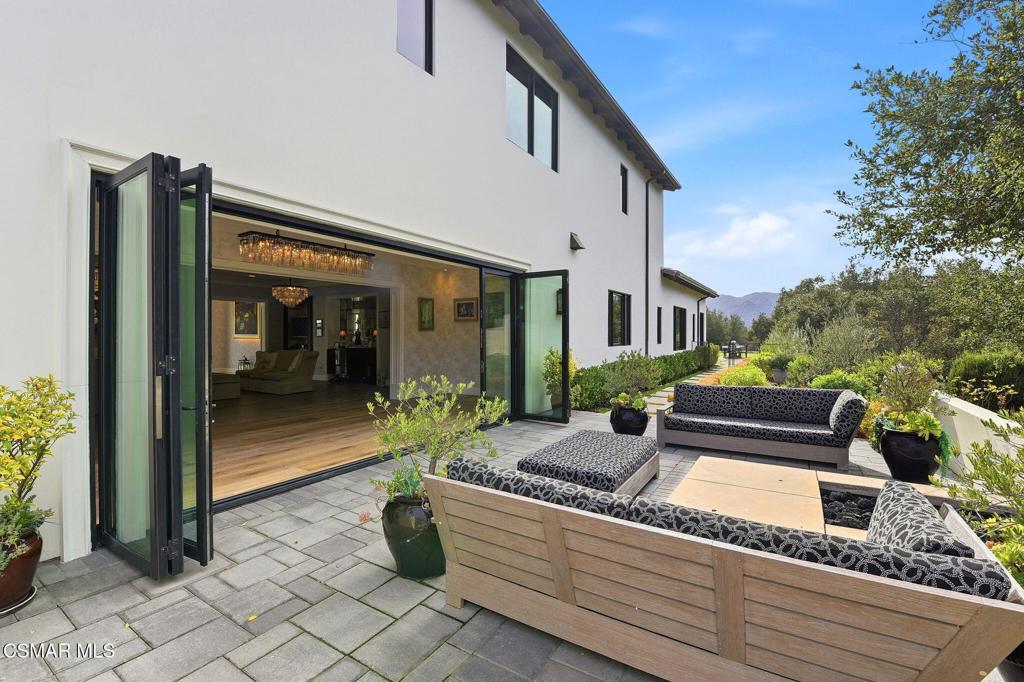 2691 Country Ridge Road Calabasas, CA 91302 - Photo 15 of 75