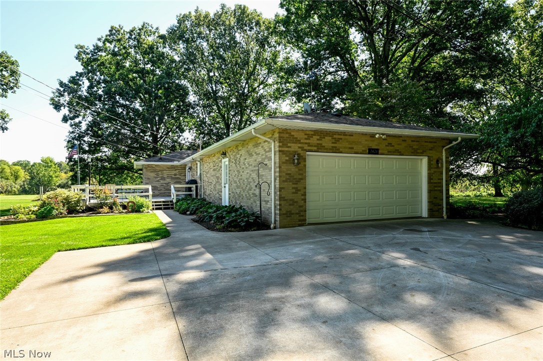 2428 Wright Road Akron, OH 44320 - Photo 3 of 35