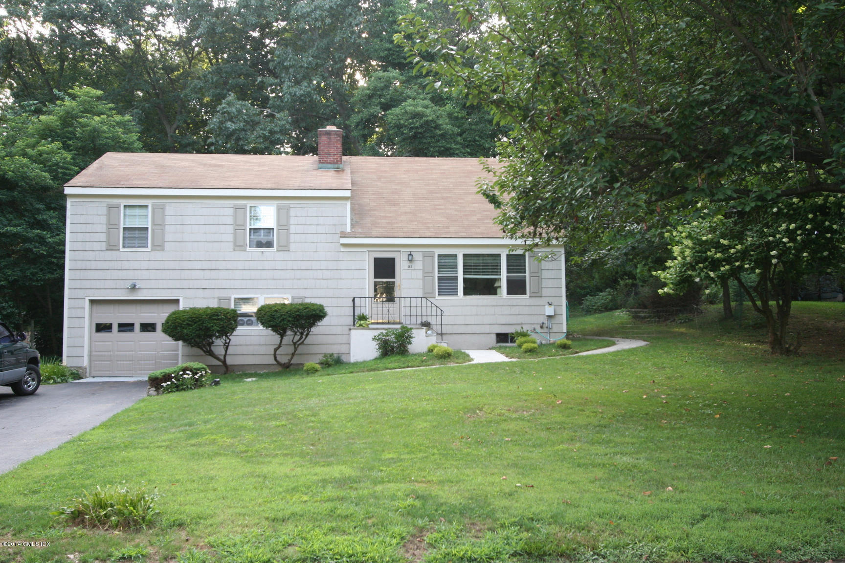 32 Long Meadow Road Riverside, CT 06878 - Photo 1 of 13 ext1