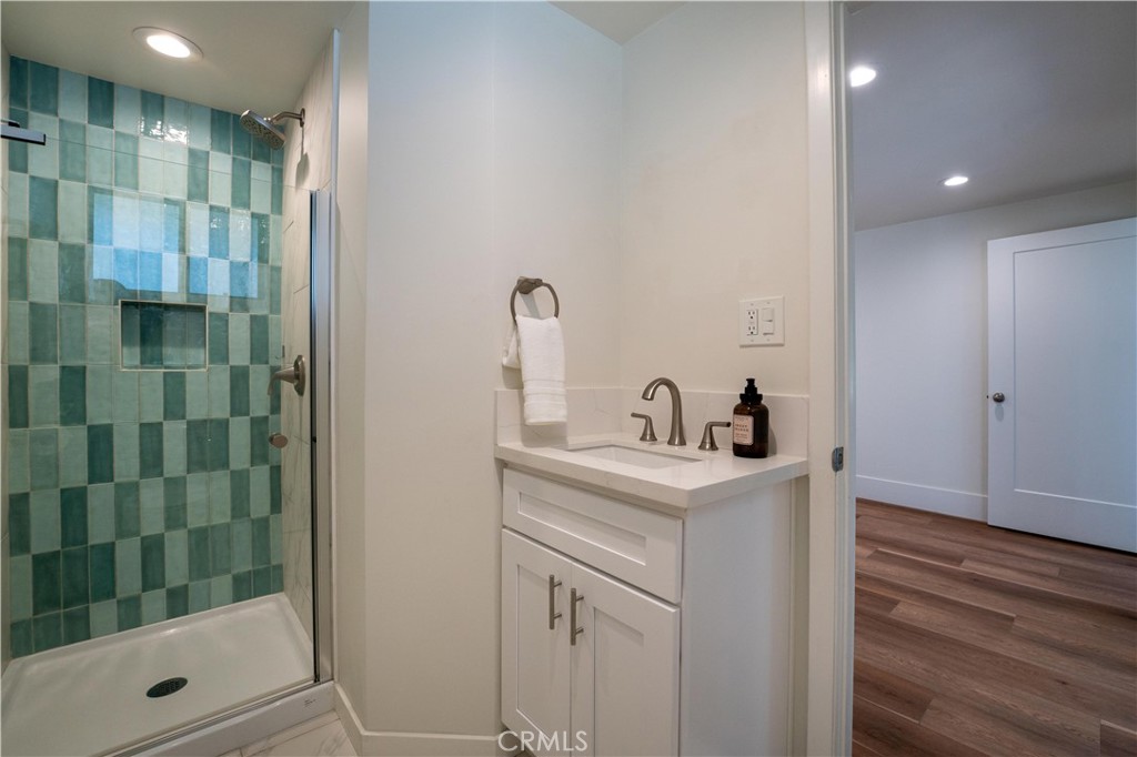 675 Huntington Road Cambria, CA 93428 - Photo 29 of 30 a view of a bathroom from a hallway