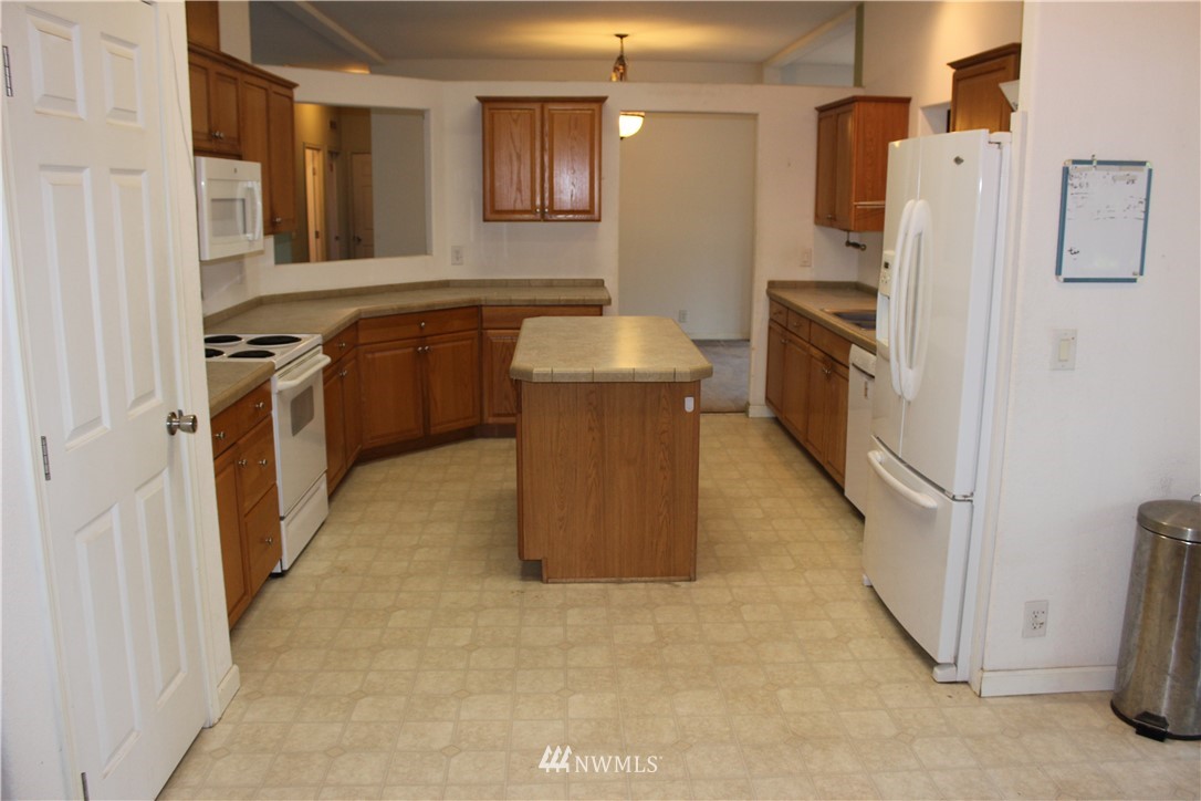 3030 East Rasor Road Belfair, WA 98528 - Photo 11 of 23 Gallery Image 11