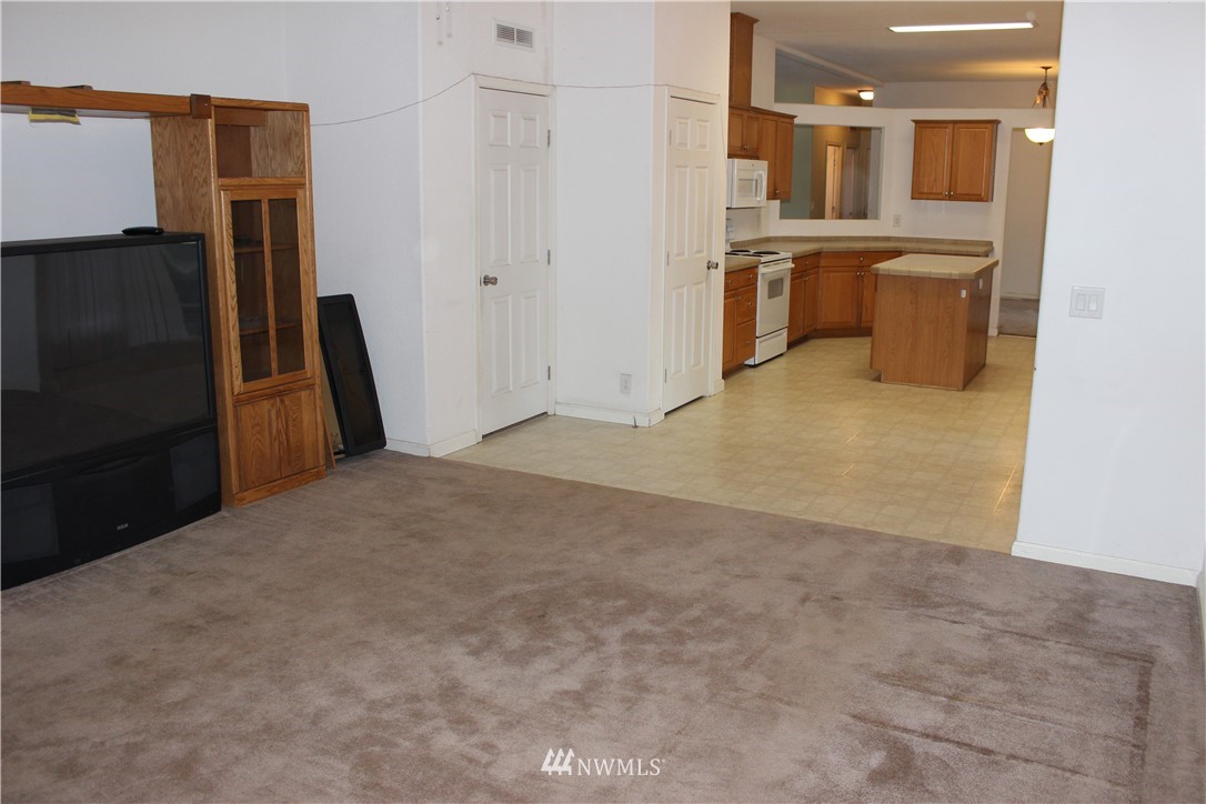 3030 East Rasor Road Belfair, WA 98528 - Photo 13 of 23 Gallery Image 13