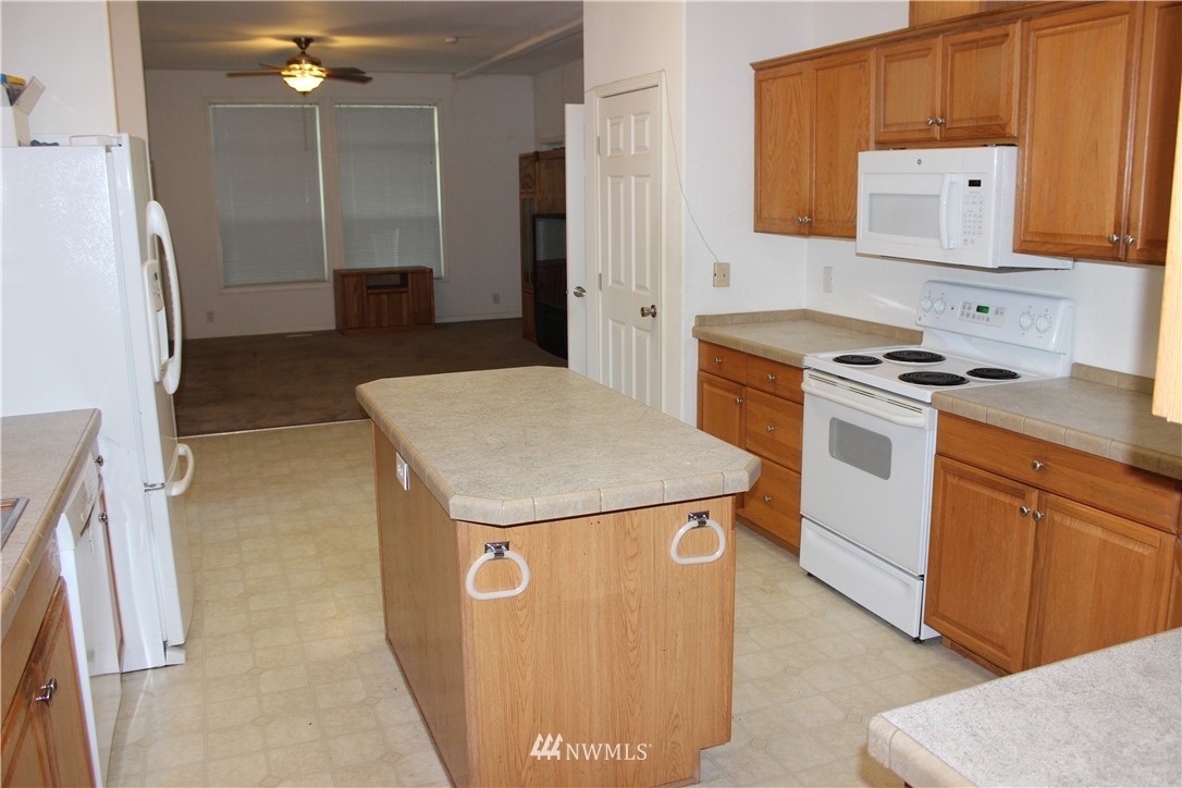 3030 East Rasor Road Belfair, WA 98528 - Photo 10 of 23 Gallery Image 10