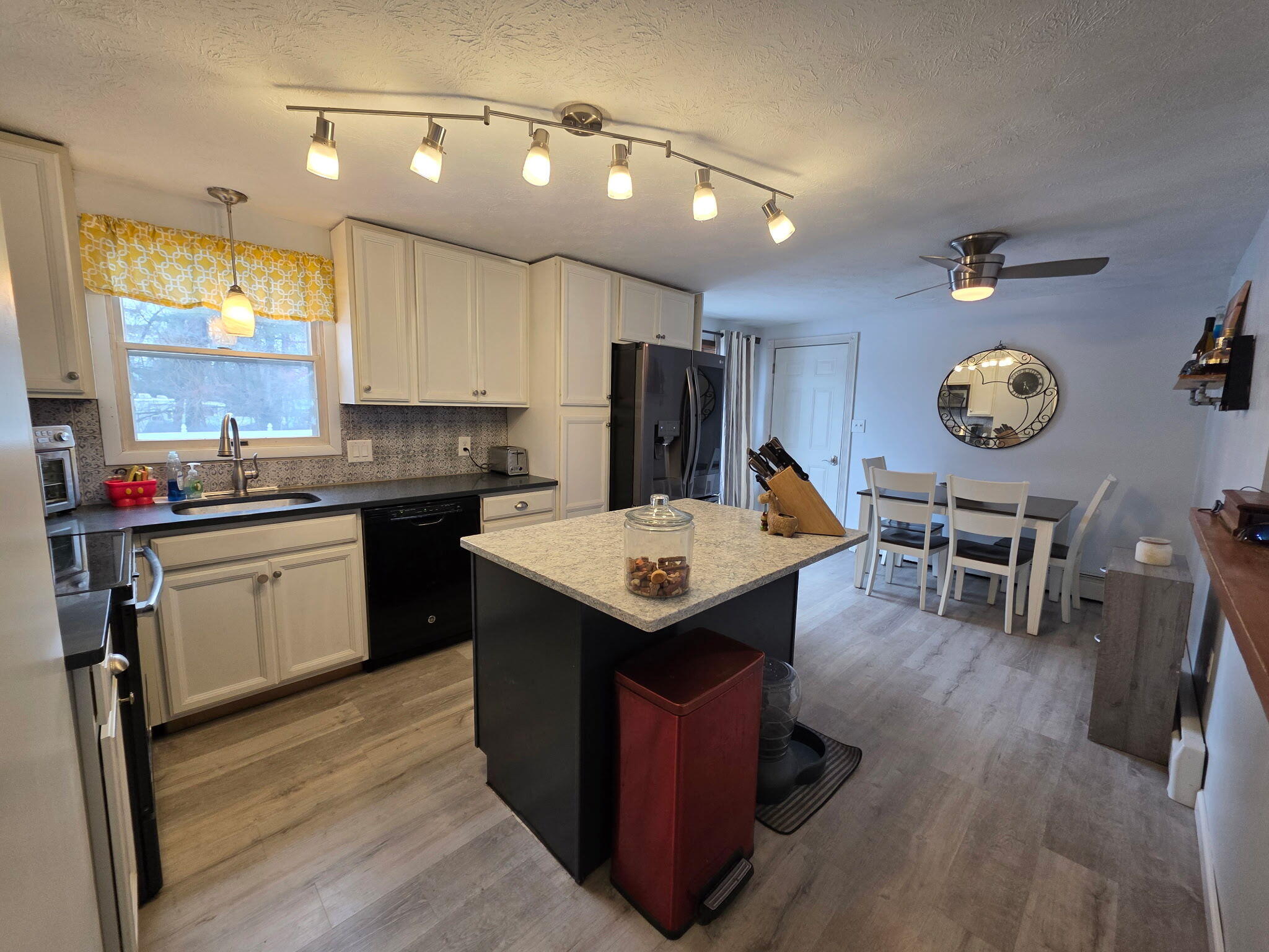 6 Lina Avenue Saco, ME 04072 - Photo 3 of 34 64145310507628119