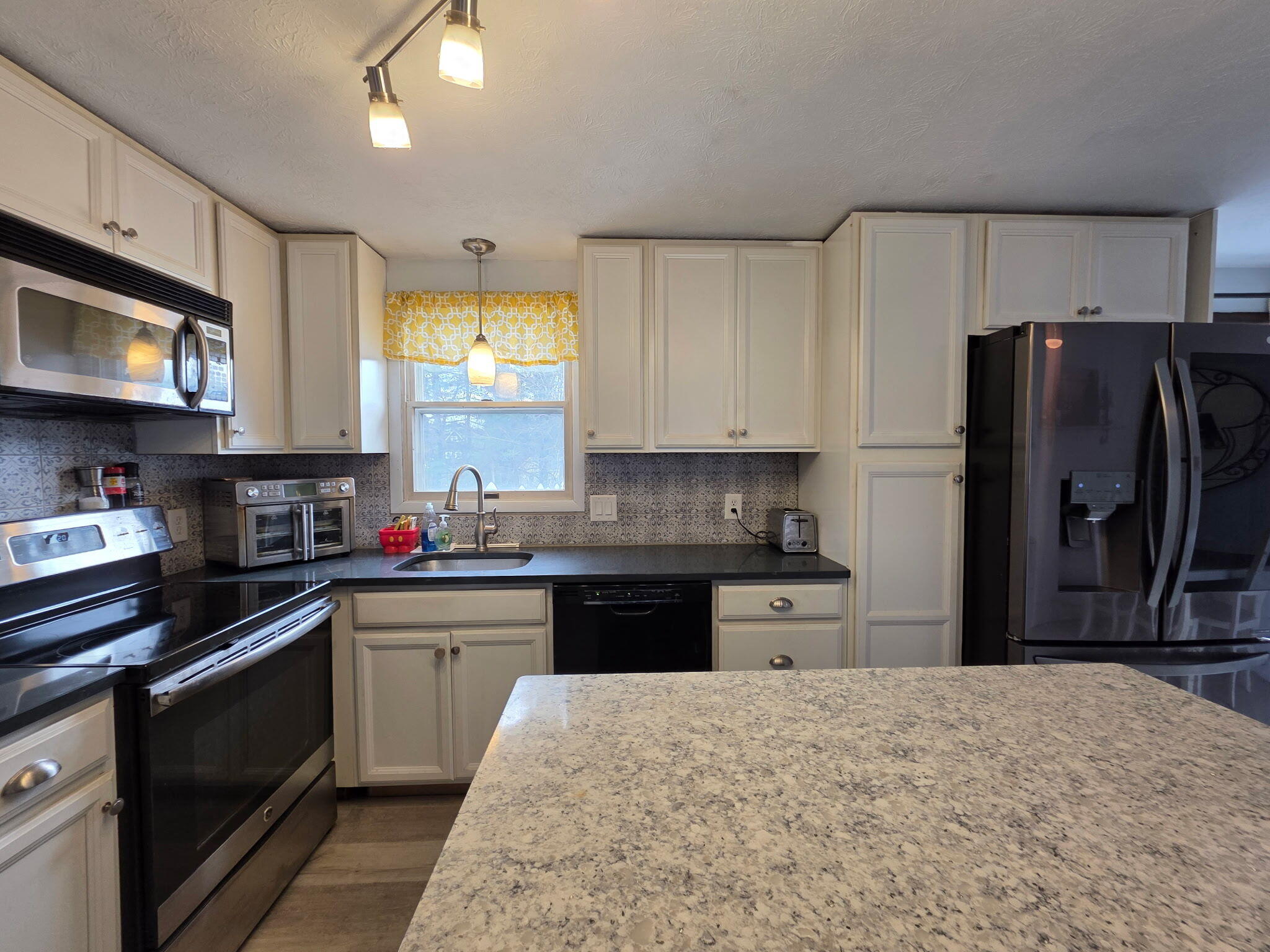 6 Lina Avenue Saco, ME 04072 - Photo 7 of 34 7457551565127642847