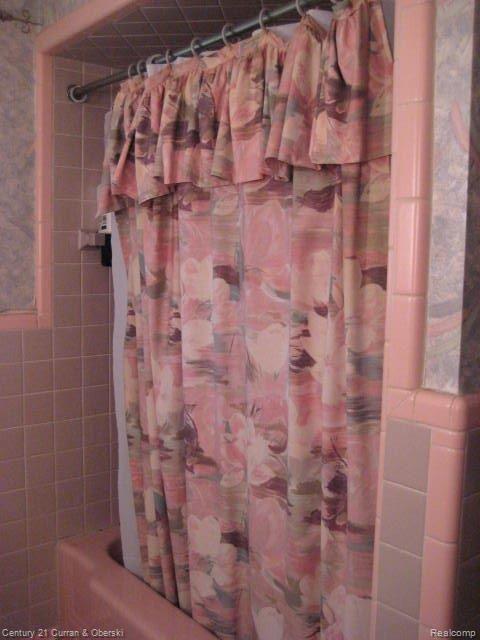 1 Ridgemont Court Dearborn, MI 48124 - Photo 8 of 23 Bathroom