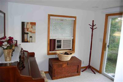 521 Deland Road Flushing, MI 48433 - Photo 8 of 10 20206960-7.JPG