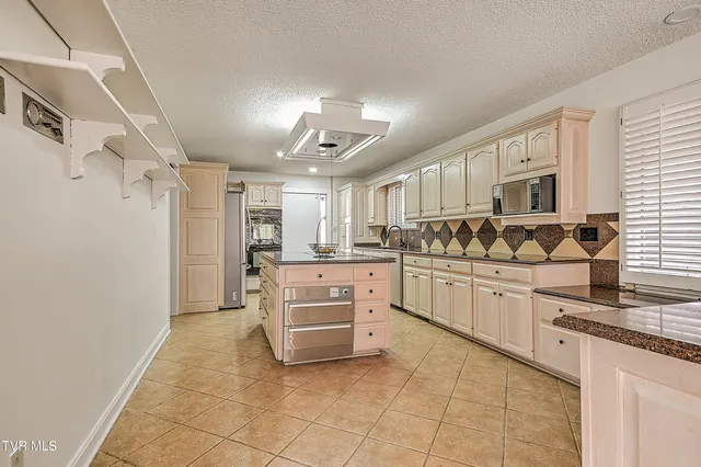 $575,000 | 708 Thornwood Place, Kingsport, TN 37660