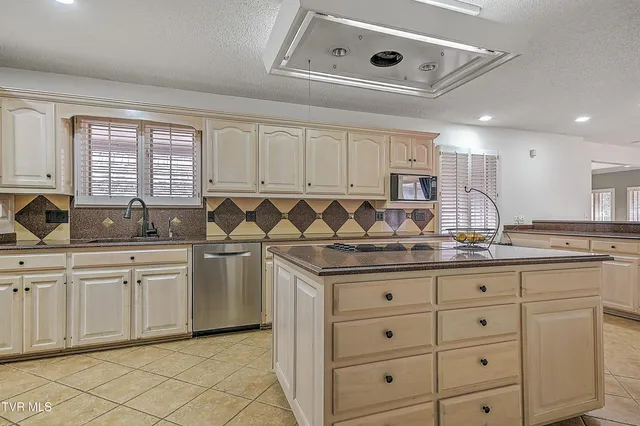 $575,000 | 708 Thornwood Place, Kingsport, TN 37660