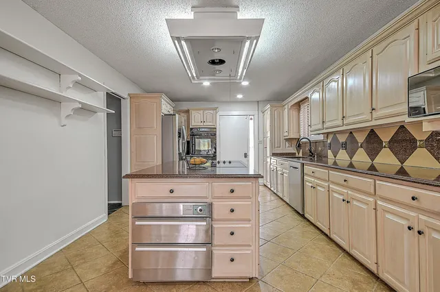 $575,000 | 708 Thornwood Place, Kingsport, TN 37660