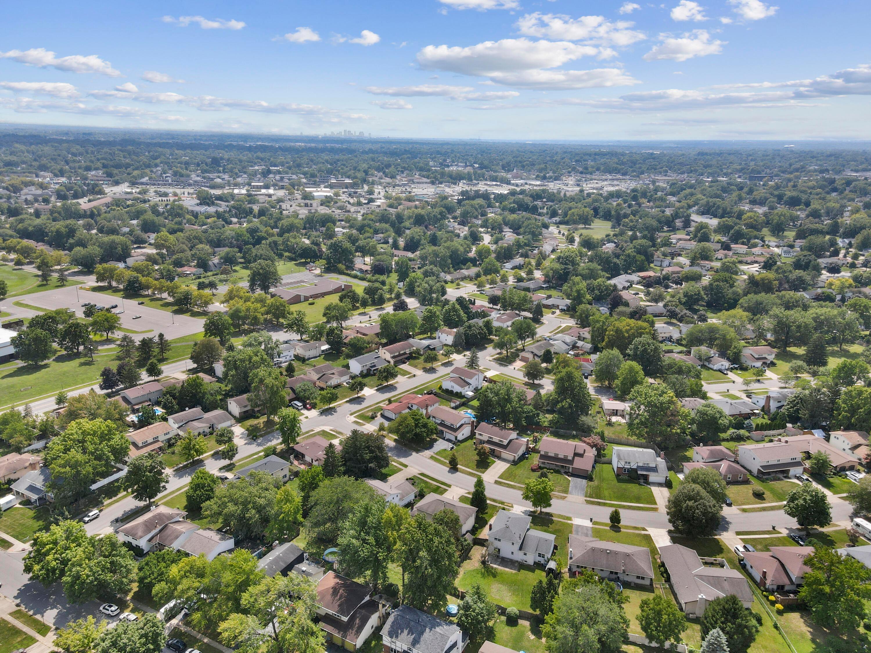 1866 Dorsetshire Road Columbus, OH 43229 - Photo 7 of 44 DJI_0892