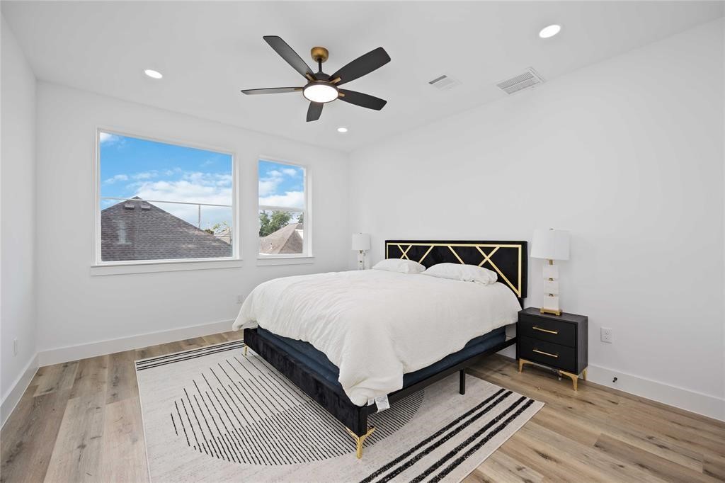 1805 Emir Street, Unit M Houston, TX 77009 - Photo 14 of 35 a bedroom with a large bed and a window