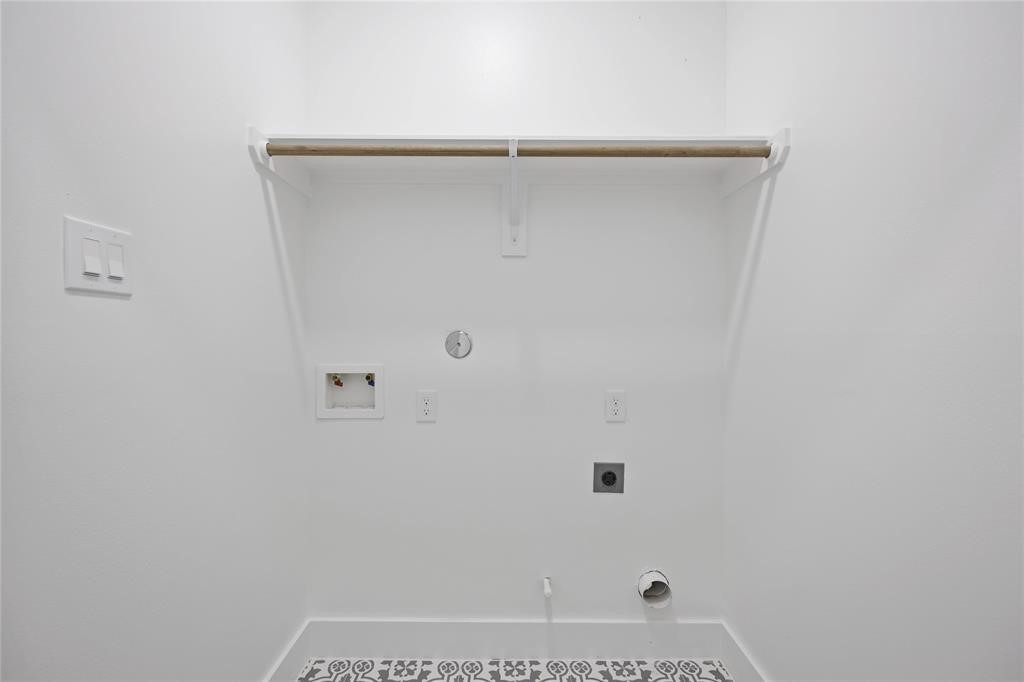 1805 Emir Street, Unit M Houston, TX 77009 - Photo 23 of 35 a bathroom with a shower