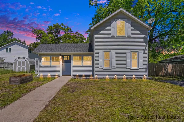 $299,900 | 416 Pine Street, Fruitport, MI 49415