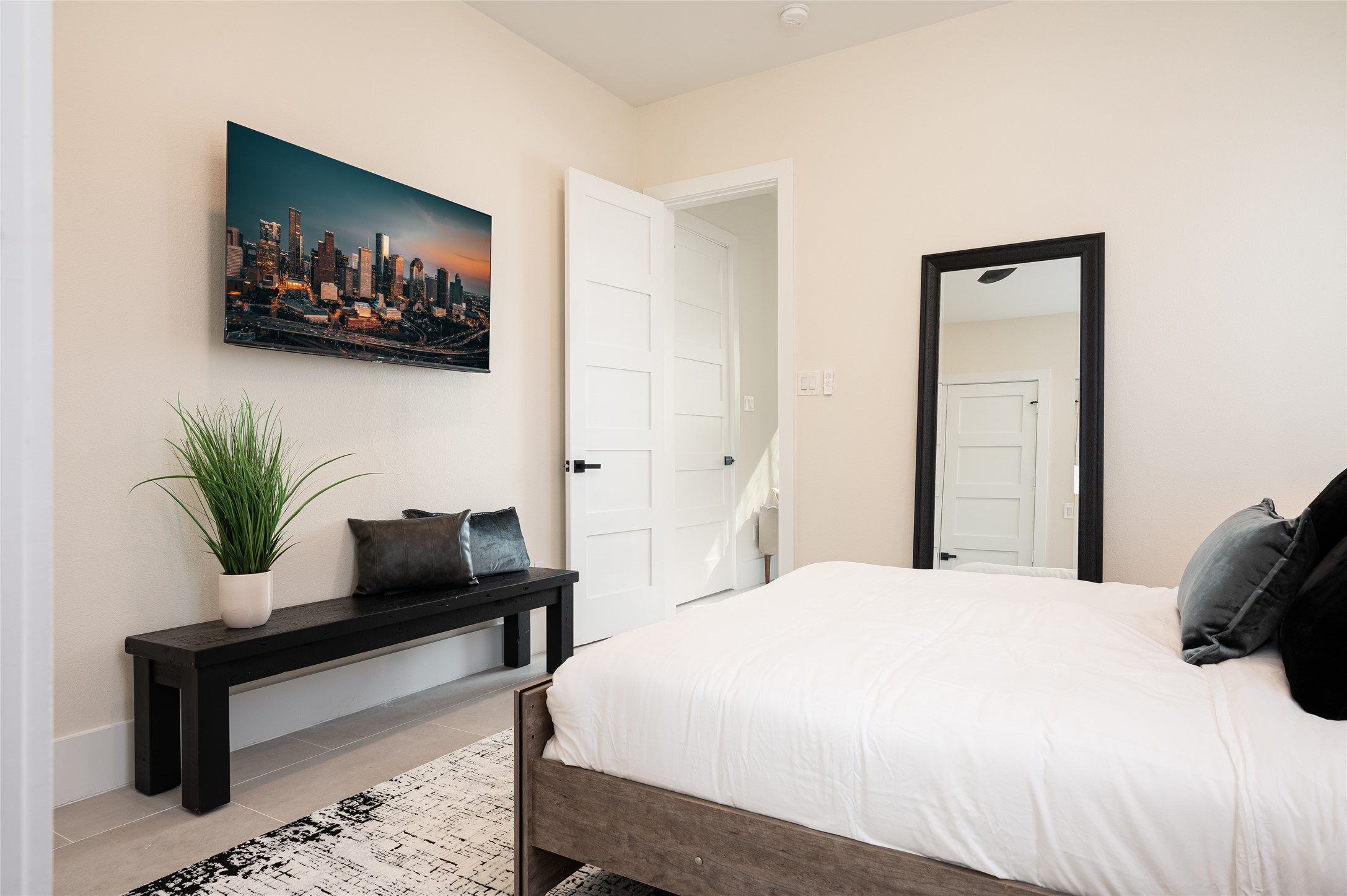 913 Thompson Street Houston, TX 77007 - Photo 15 of 49 a bedroom with a bed and a painting on wall