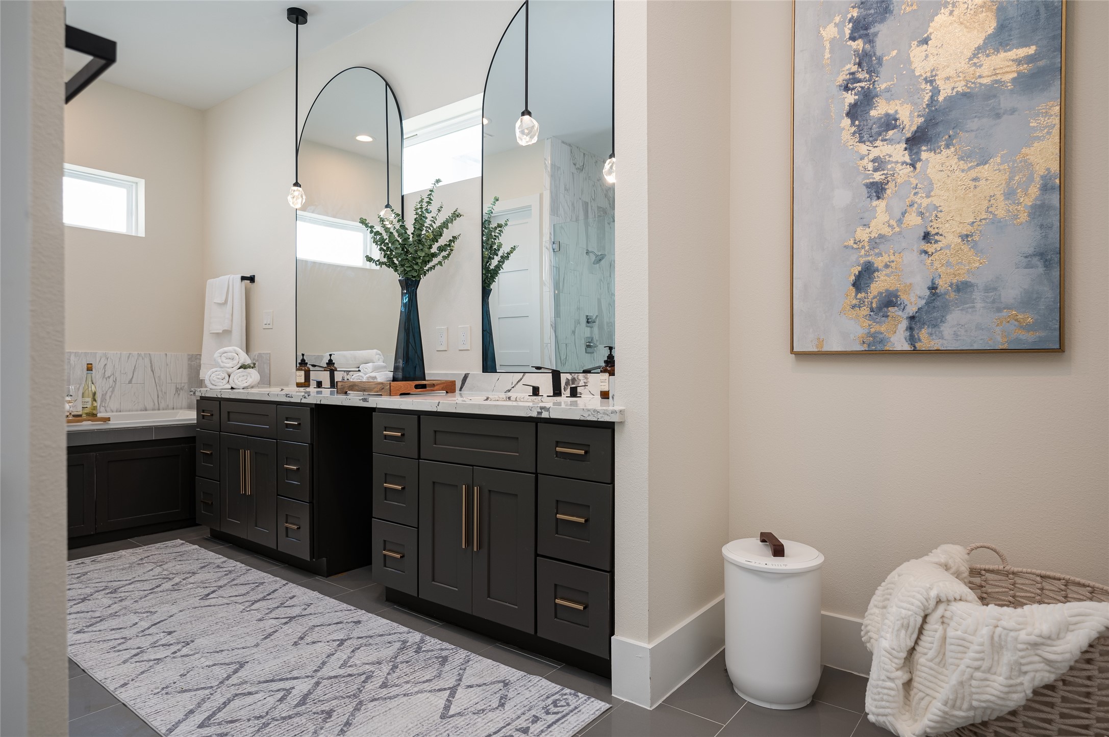 913 Thompson Street Houston, TX 77007 - Photo 32 of 49 a bathroom with a double vanity sink and a mirror