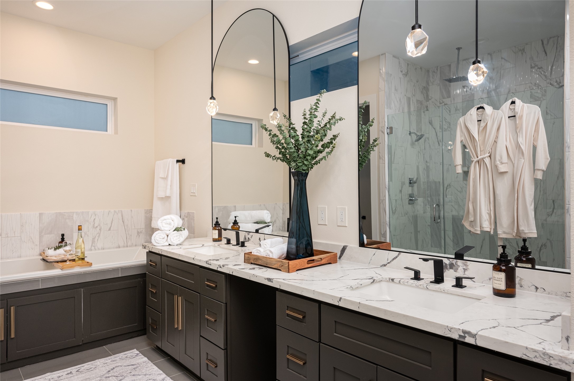913 Thompson Street Houston, TX 77007 - Photo 33 of 49 a bathroom with double vanity sinks a vanity and a large mirror