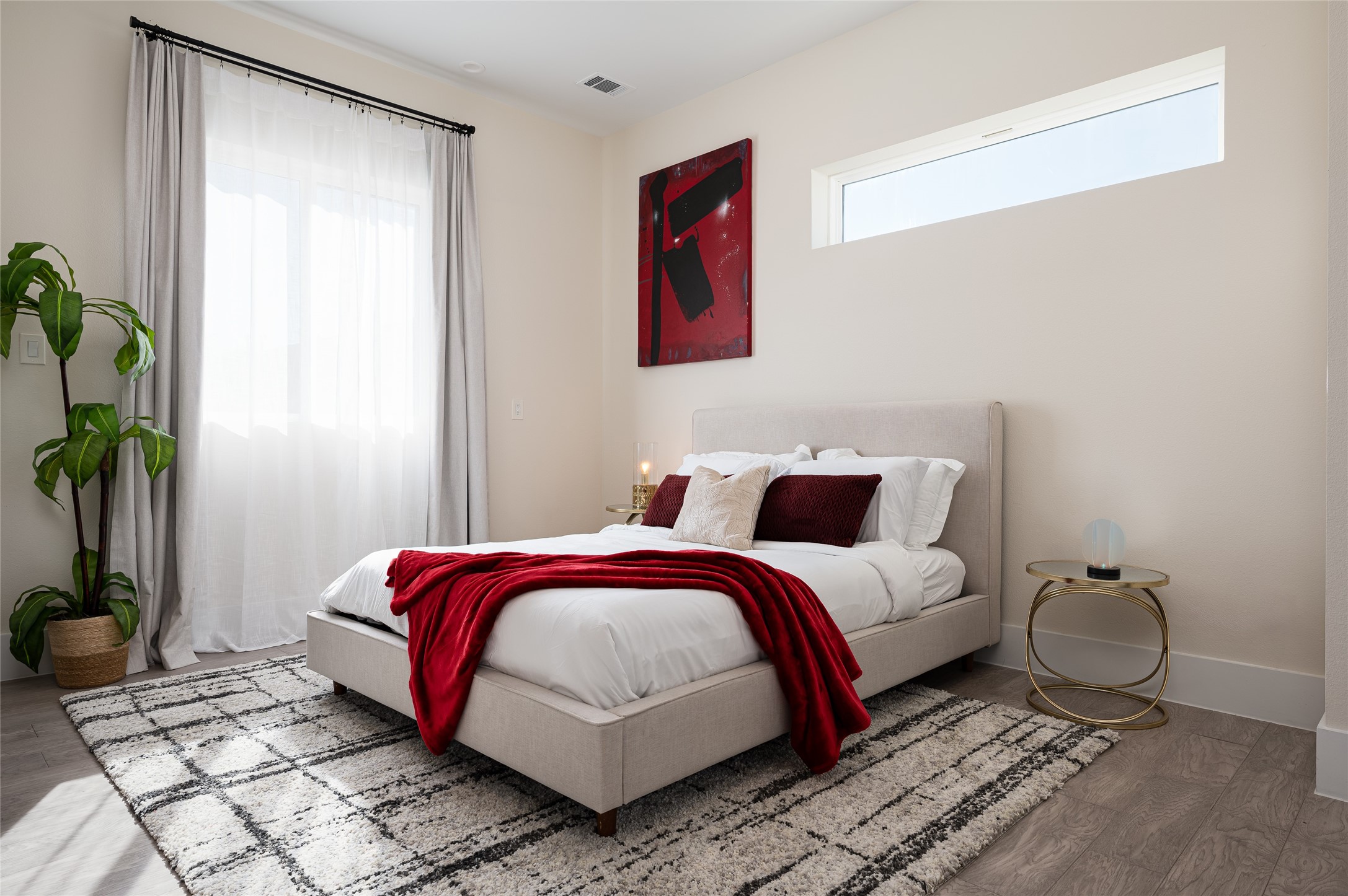 913 Thompson Street Houston, TX 77007 - Photo 37 of 49 a bedroom with a bed and a potted plant