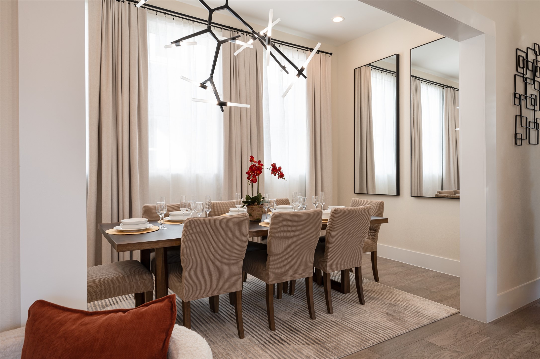 913 Thompson Street Houston, TX 77007 - Photo 40 of 49 a view of a dining room with furniture and window