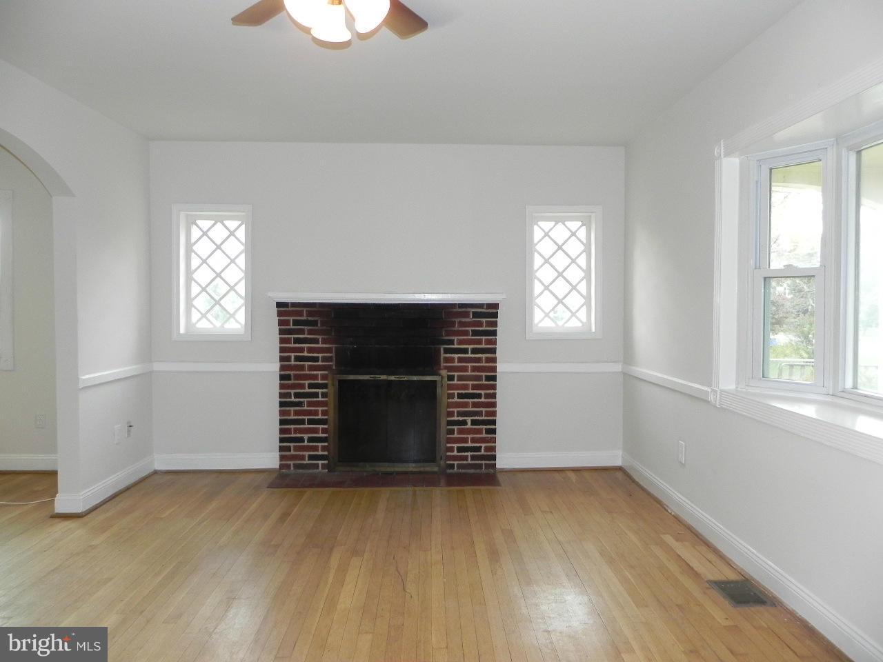26727 Ridge Road Damascus, MD 20872 - Photo 2 of 30 Living Room 1