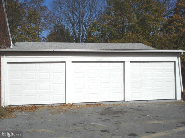 26727 Ridge Road Damascus, MD 20872 - Photo 26 of 30 3 car garage
