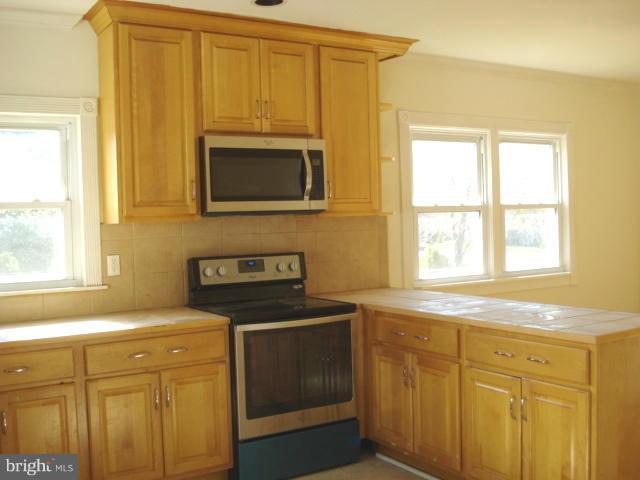 26727 Ridge Road Damascus, MD 20872 - Photo 7 of 30 Kitchen 2