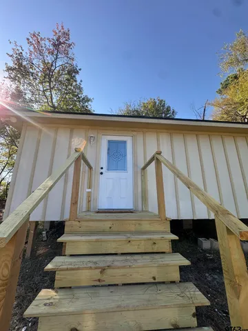 a view of entryway with wooden floor