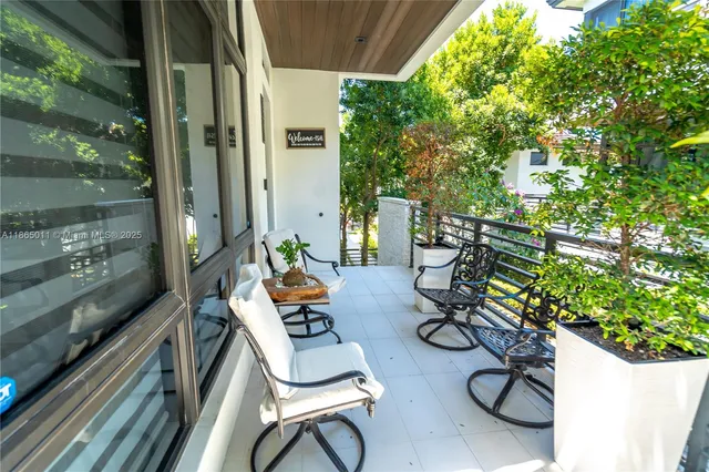 a view of a livingroom with furniture window and outside view