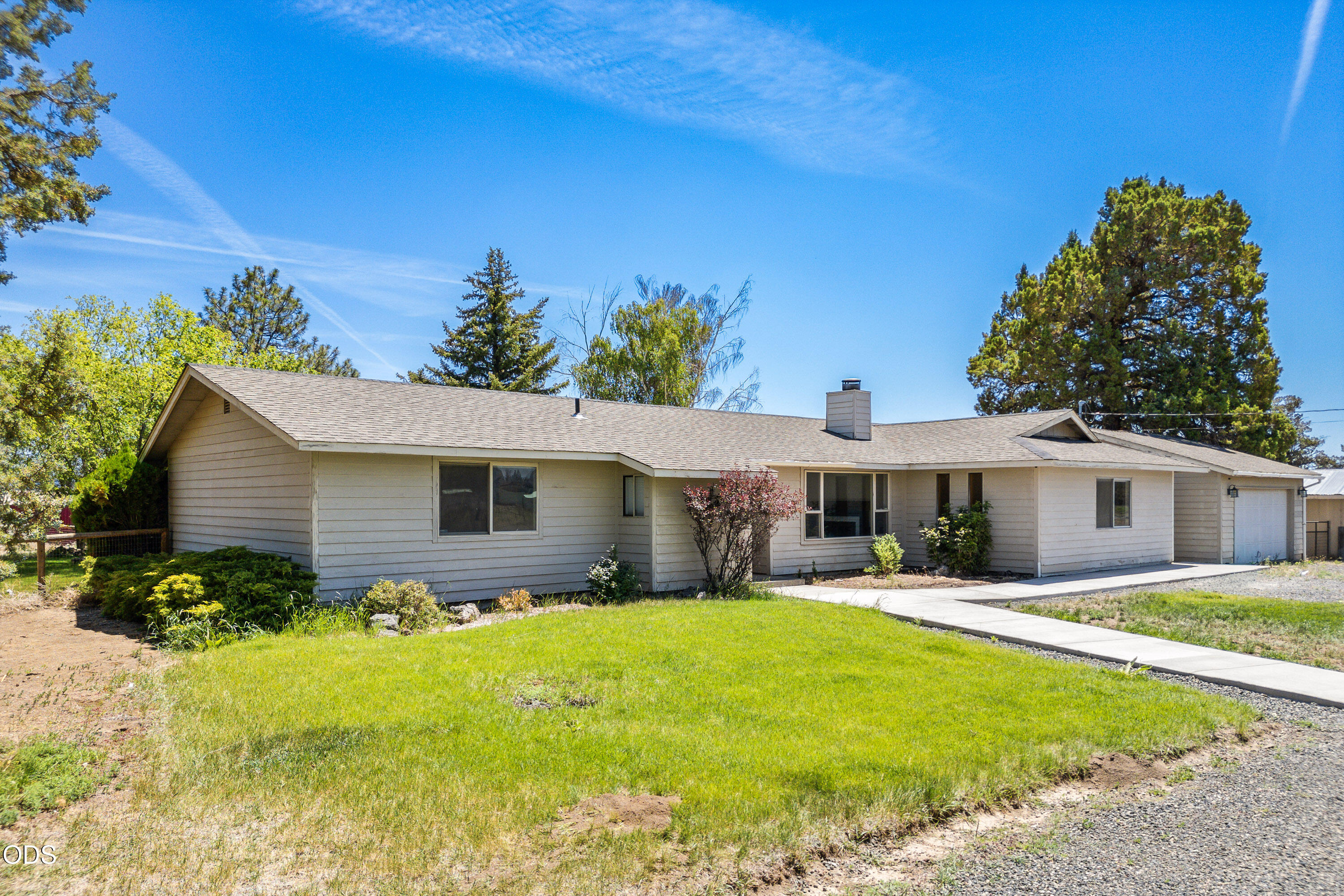 6492 Southwest 51st Street Redmond, OR 97756 - Photo 9 of 44
