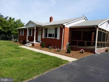 5840 Stephen Reid Road Huntingtown, MD 20639 - Photo 3 of 30 Lovely Landscaped WalkWay
