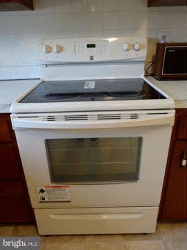 5840 Stephen Reid Road Huntingtown, MD 20639 - Photo 8 of 30 NEW Smooth-Surface Electric Range