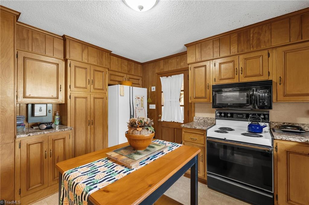 5009 Wainwright Road McLeansville, NC 27301 - Photo 15 of 37