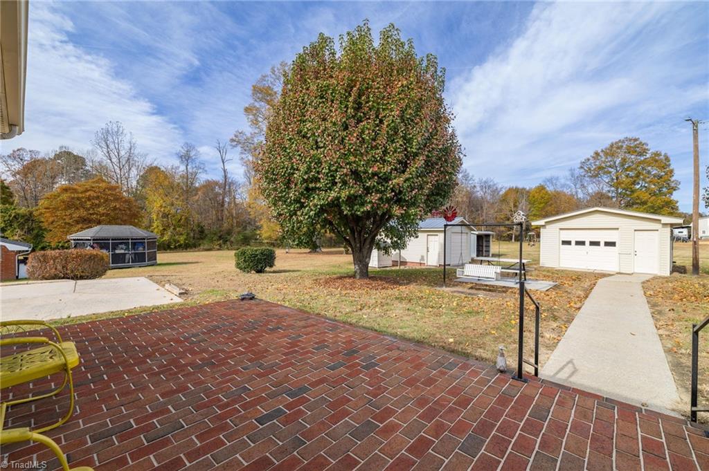 5009 Wainwright Road McLeansville, NC 27301 - Photo 28 of 37