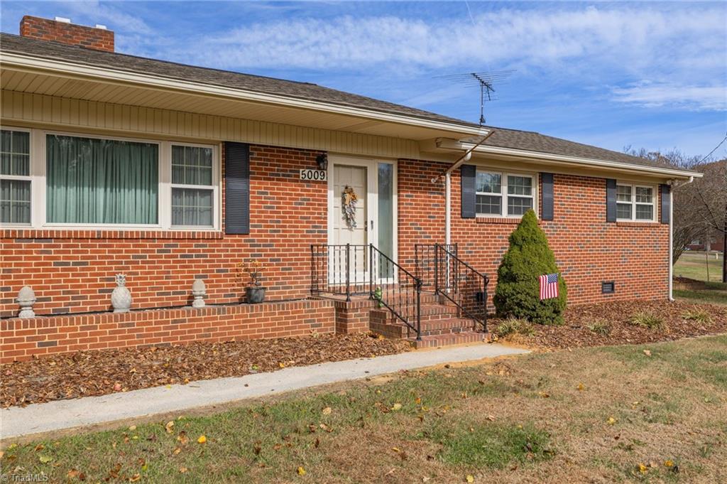 5009 Wainwright Road McLeansville, NC 27301 - Photo 5 of 37