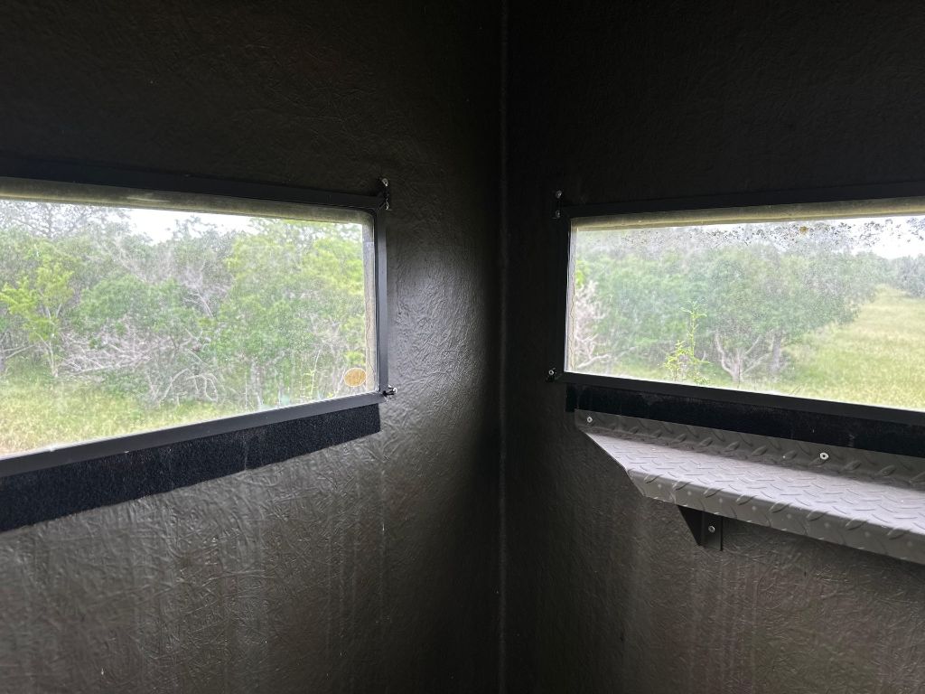 305 Cr 305 Beeville Tx 78102 Beeville, TX 78102 - Photo 16 of 30 a view of lot of room with window