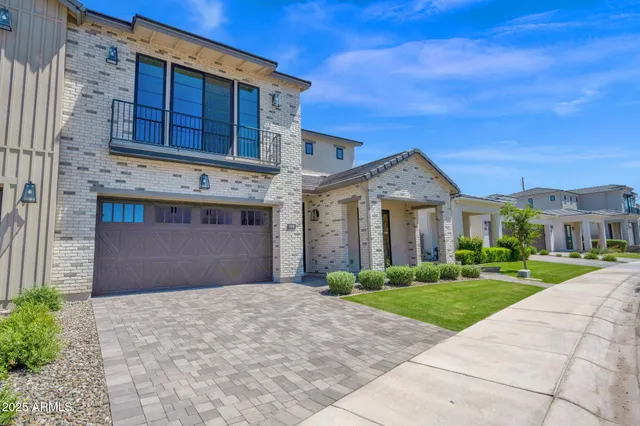 $1,195,000 | 2648 East Longhorn Court, Gilbert, AZ 85297