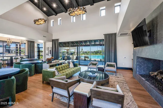 $1,195,000 | 2648 East Longhorn Court, Gilbert, AZ 85297