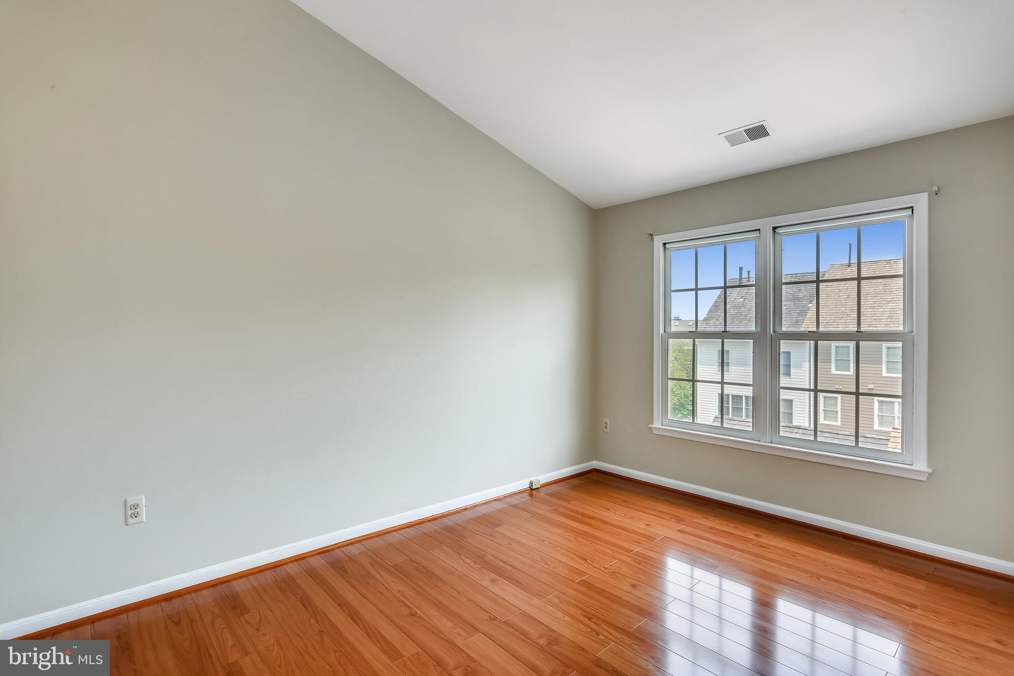 215 Ridgepoint Place Gaithersburg, MD 20878 - Photo 23 of 43 Second Bedroom