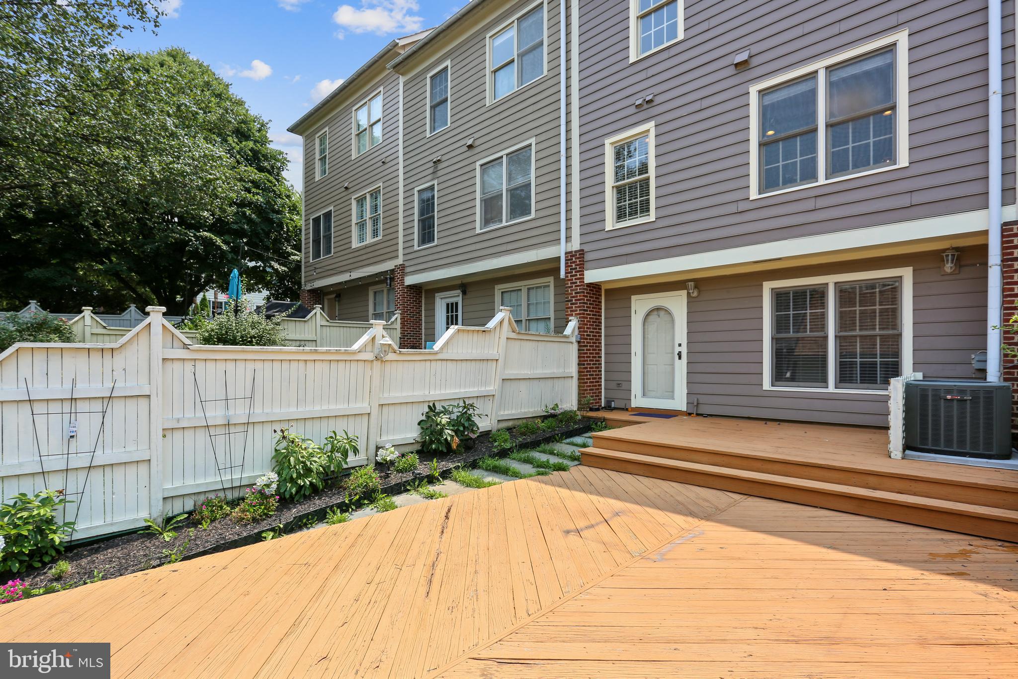 215 Ridgepoint Place Gaithersburg, MD 20878 - Photo 32 of 43 Large backyard deck
