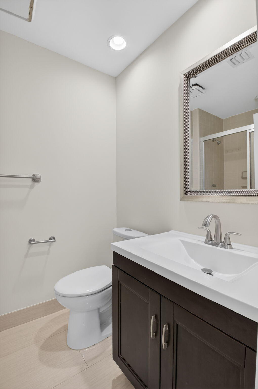 5845 Fox Hollow Drive, Unit A Boca Raton, FL 33486 - Photo 19 of 50 Guest/Second Bedroom Bath