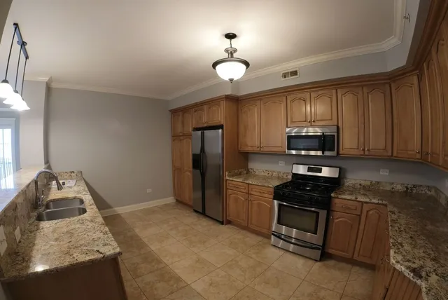 $3,600 | 10765 Clock Tower Drive, Unit 401, Countryside, IL 60525