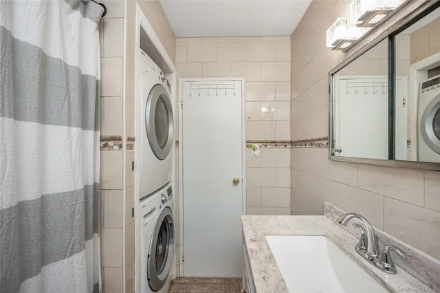 $320,000 | 700 Broadway, Unit 28, Amityville, NY 11701