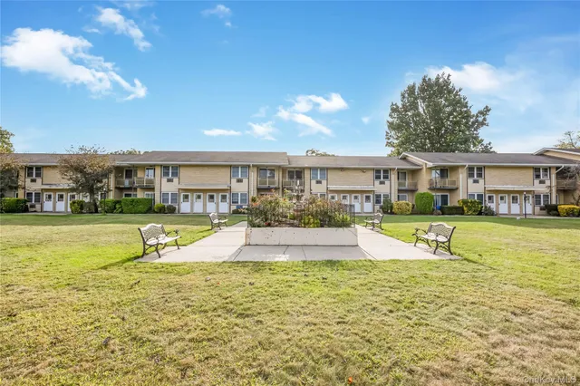 $320,000 | 700 Broadway, Unit 28, Amityville, NY 11701