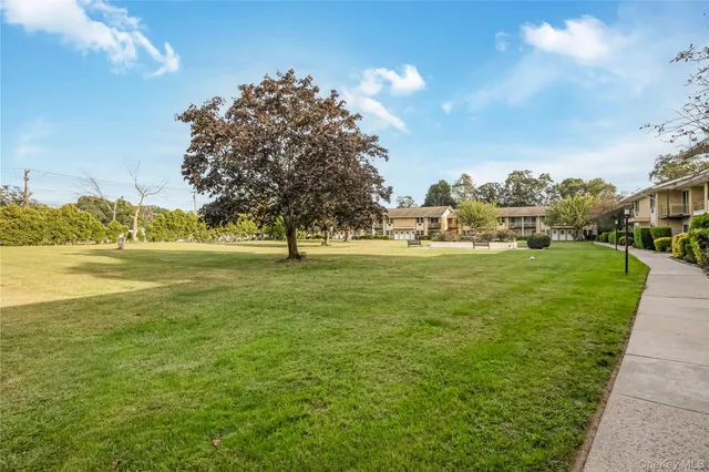 $320,000 | 700 Broadway, Unit 28, Amityville, NY 11701