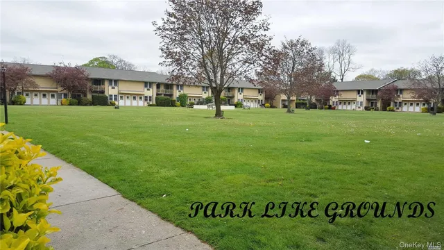 $320,000 | 700 Broadway, Unit 28, Amityville, NY 11701