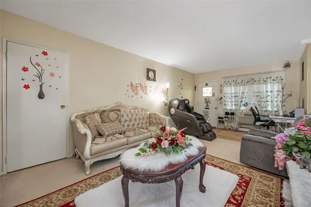 $320,000 | 700 Broadway, Unit 28, Amityville, NY 11701