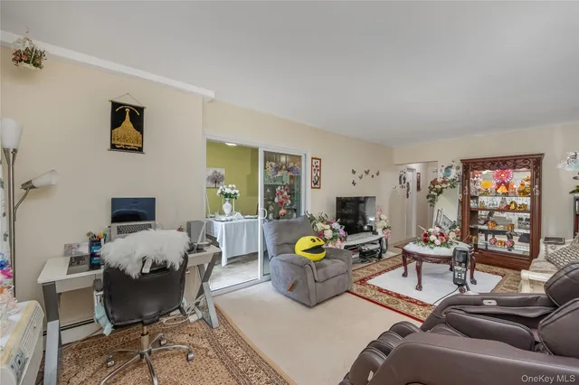 $320,000 | 700 Broadway, Unit 28, Amityville, NY 11701